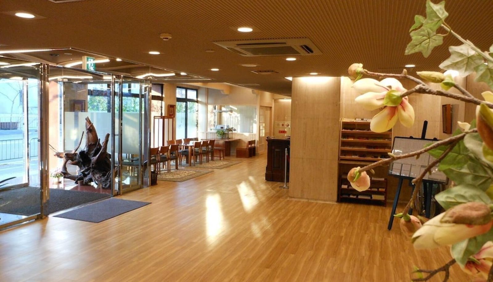 Hal - Saga Grace Hotel