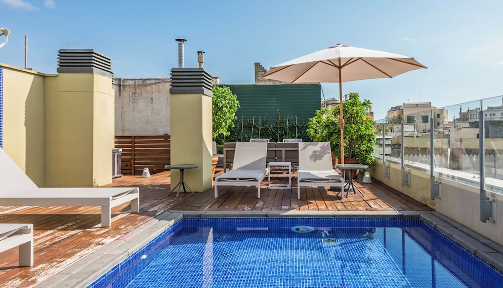 Pool - Aspasios Catedral Apartments