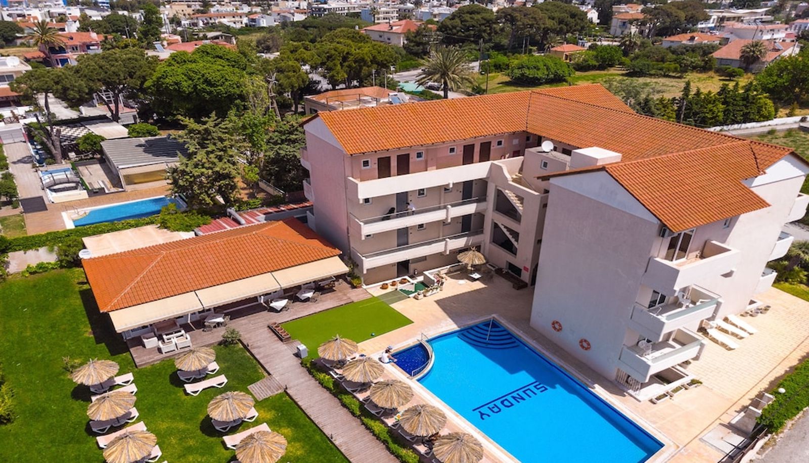 Piscina - Sunday Hotel