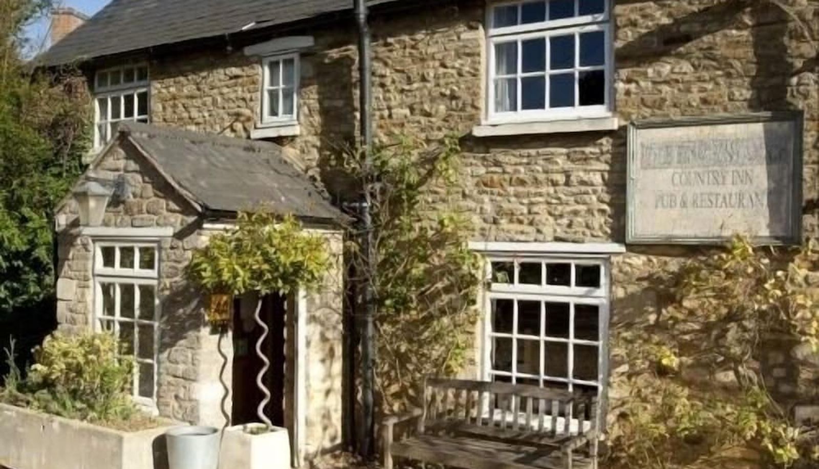 Zona exterior del hotel - The Finchs Arms