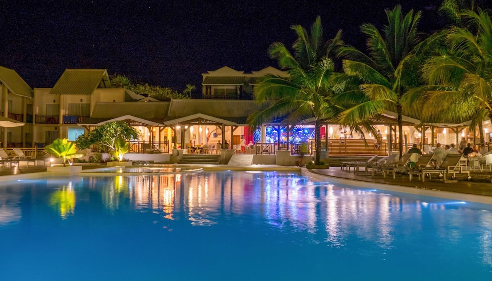 Piscina - Le Peninsula Bay Beach Resort