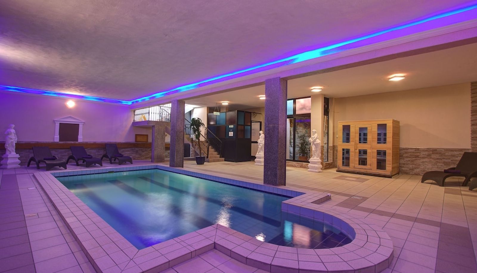 Piscina - Canifor Hotel