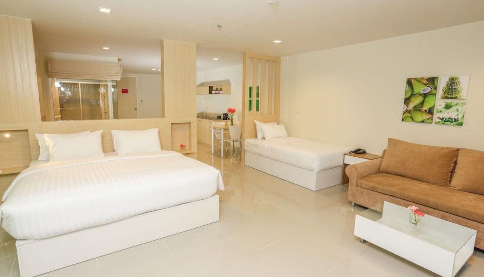 Family room - R-Con Rest Sea
