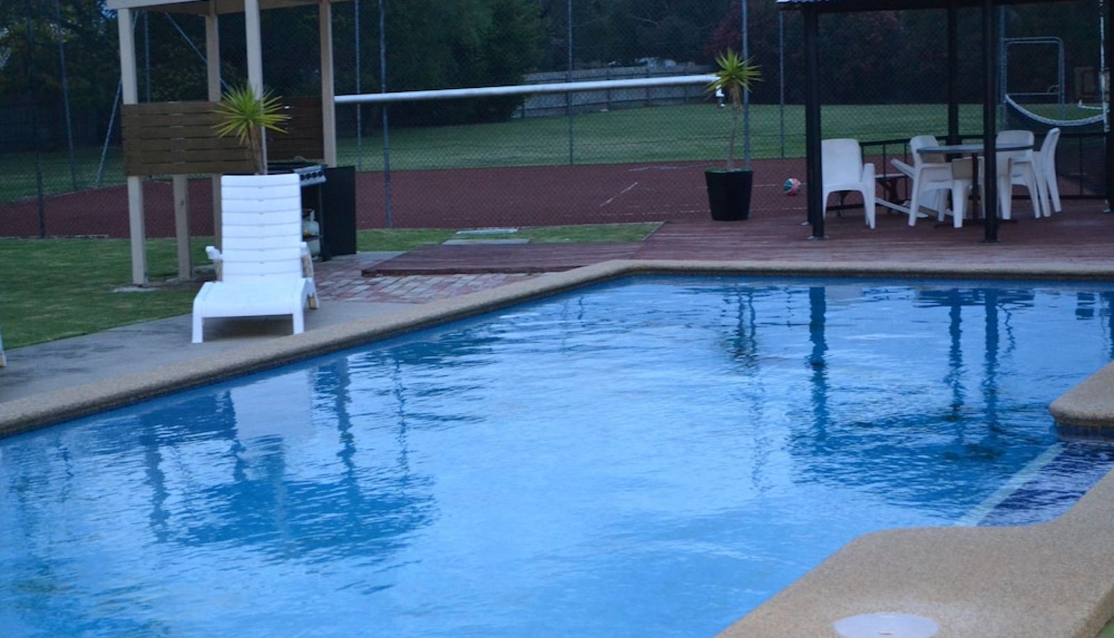 Basen - Frankston Motel