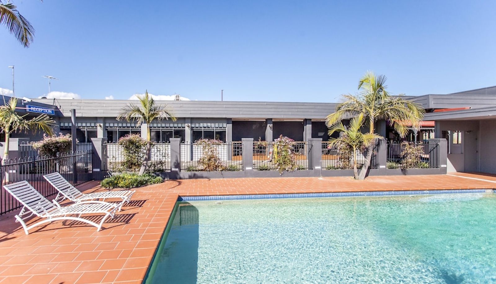 Pool - Sunshine Motor Inn