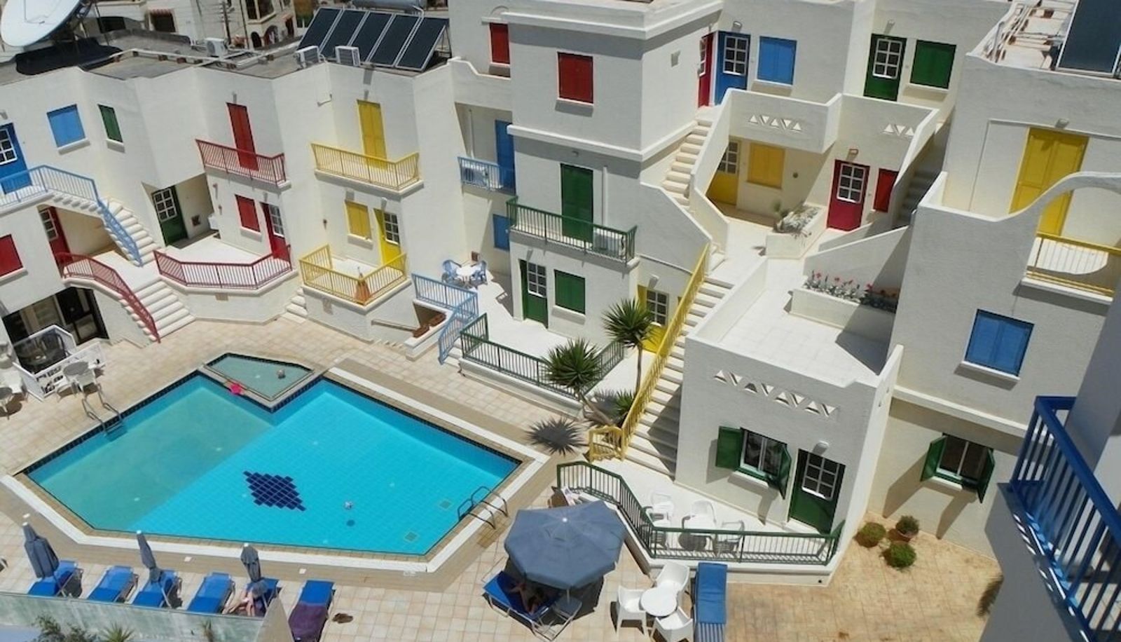 Basen - Sea 'n Lake View Hotel Apartments