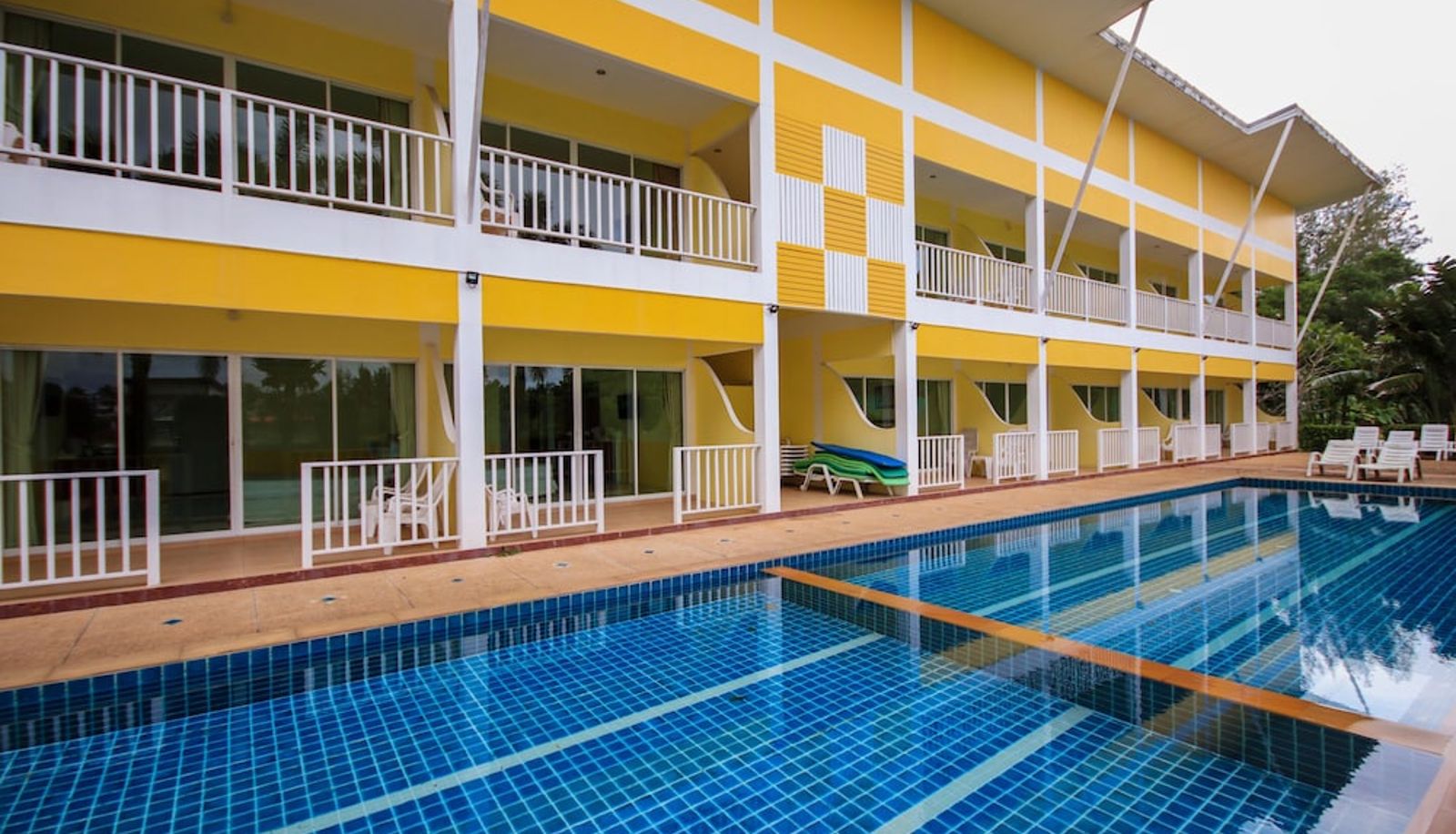 Piscina - Phuket Airport Sonwa Resort