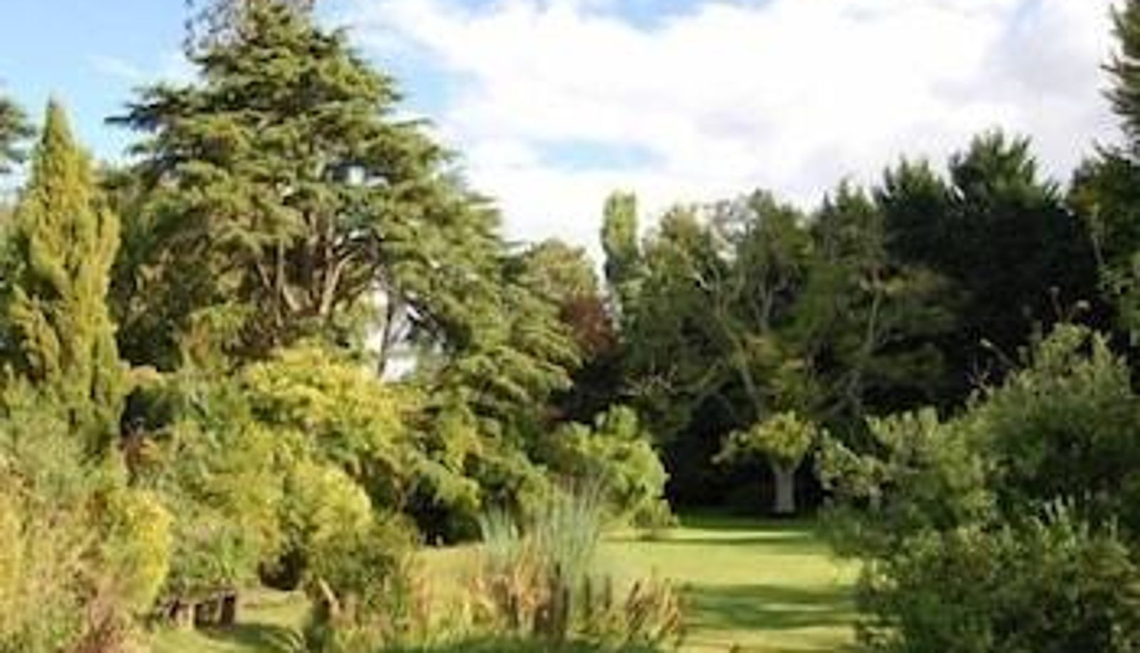 Surrounding - Langaller Manor House