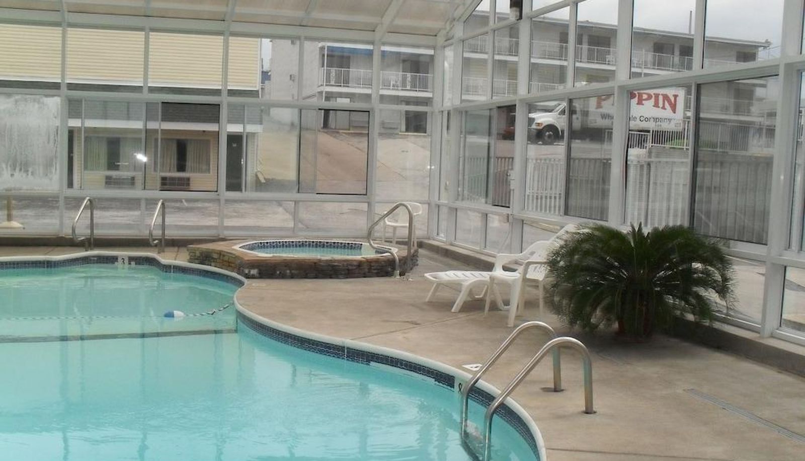 Pool - Caprice Motor Inn