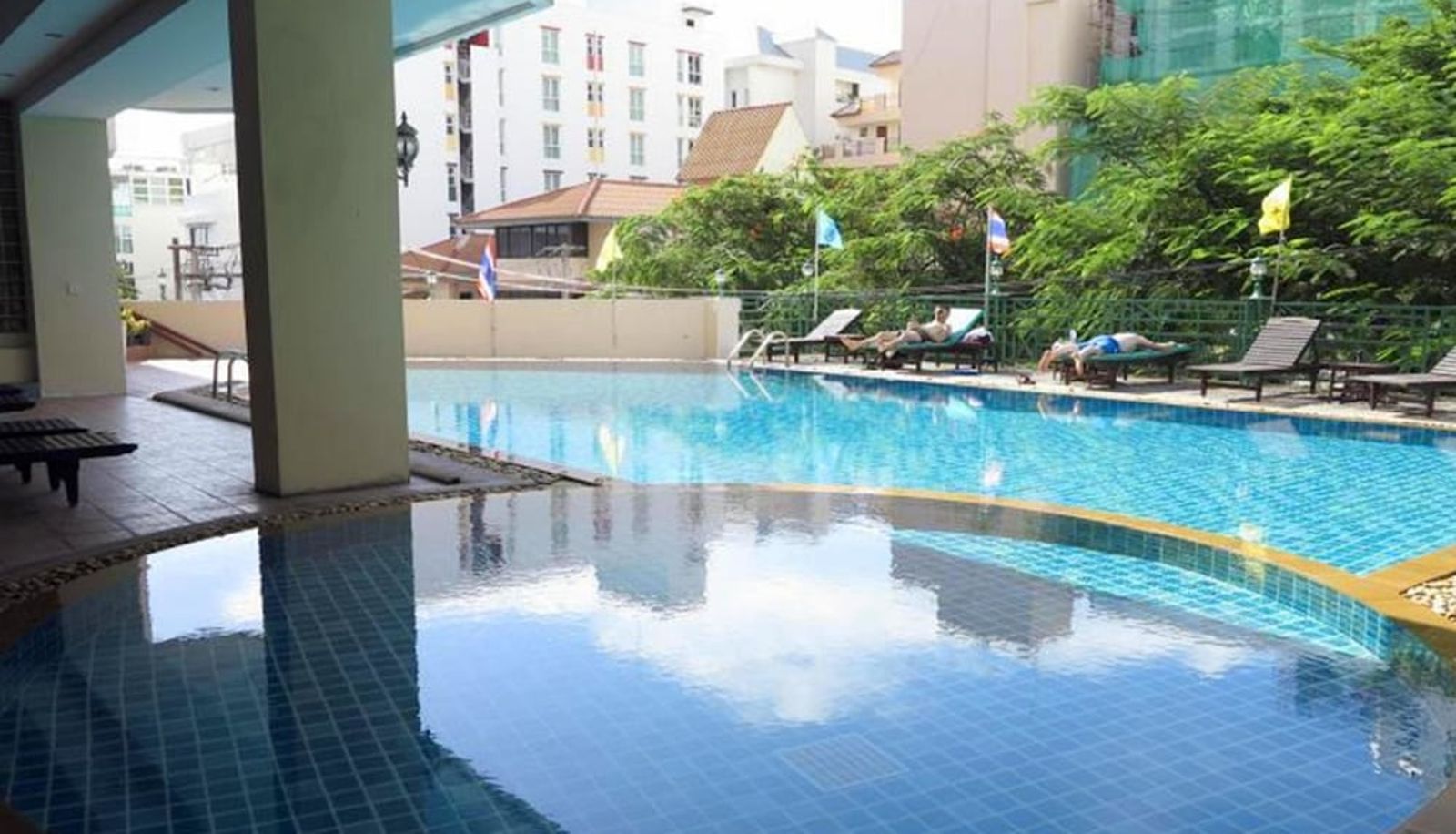 Basen - Mike Beach Resort Pattaya - SHA