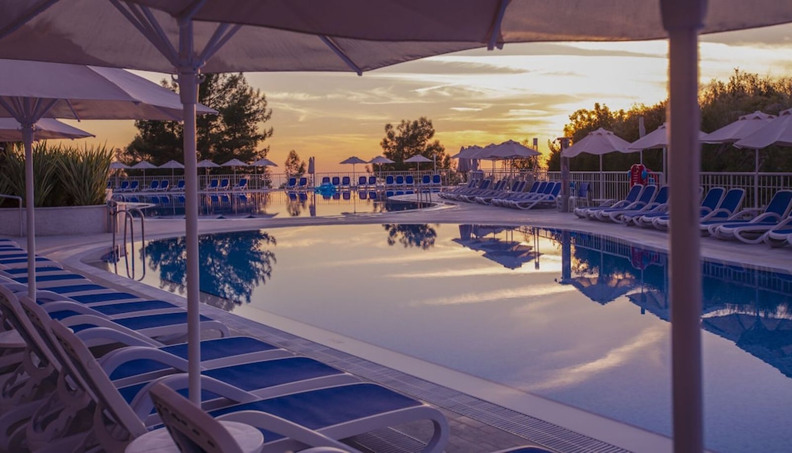 Pool - Garcia Resort & Spa