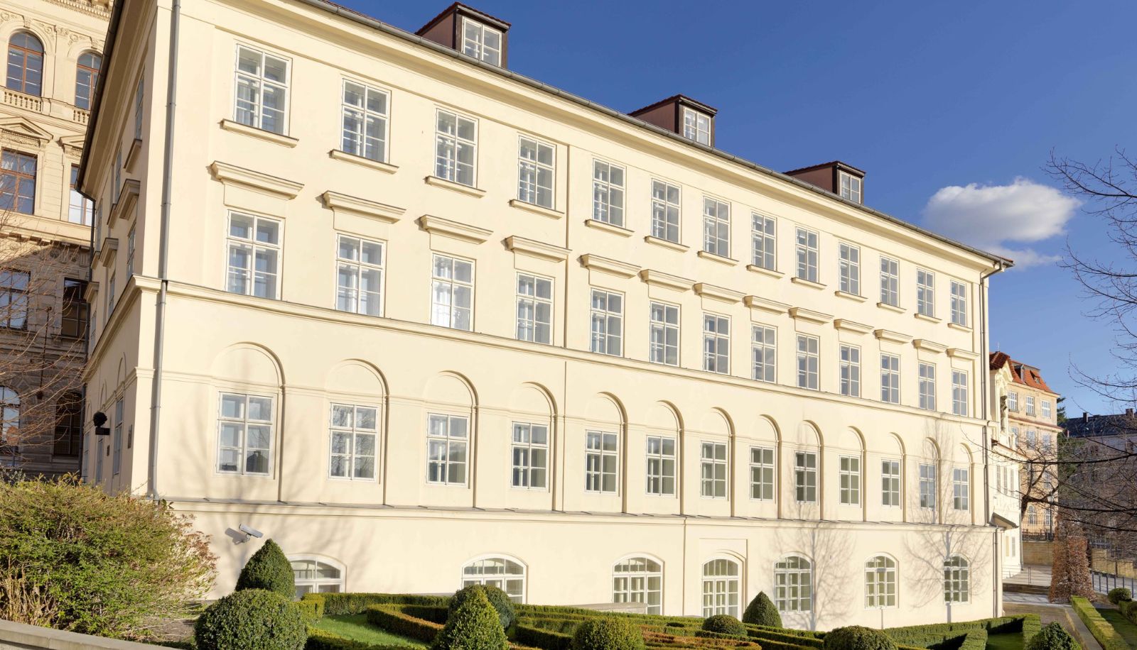 Información - Four Seasons Hotel Prague
