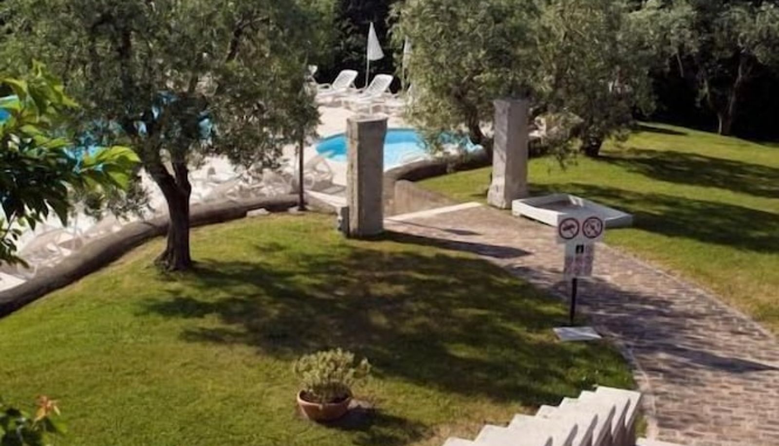 Piscina - Castello Belvedere Apartments