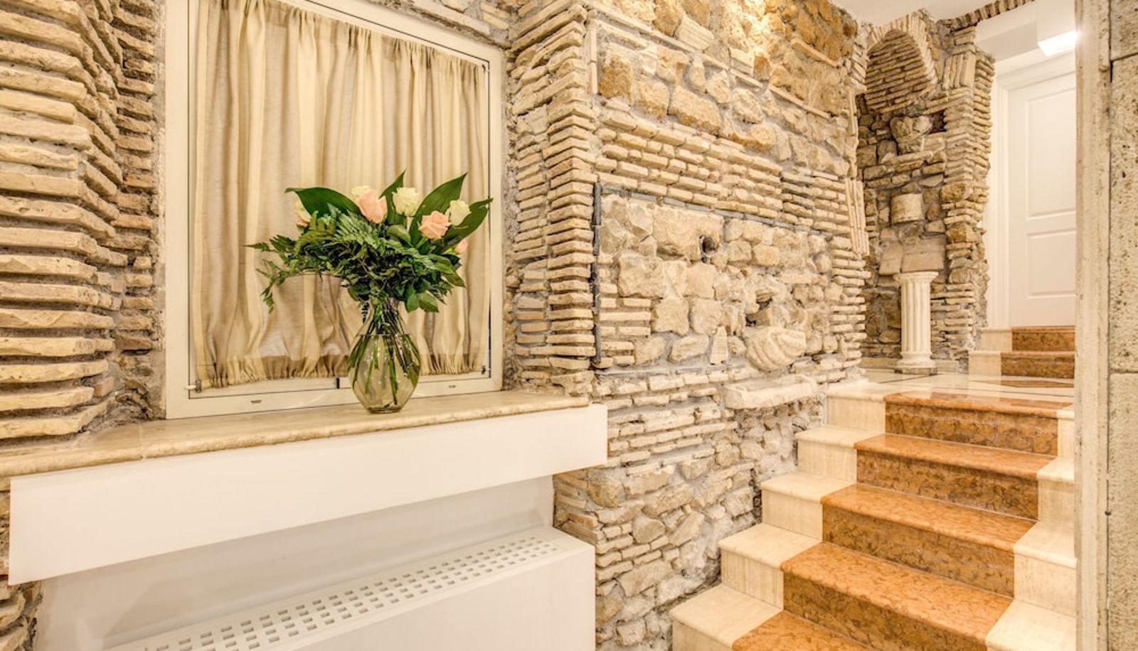 Hall - Pantheonview - Luxury Suites