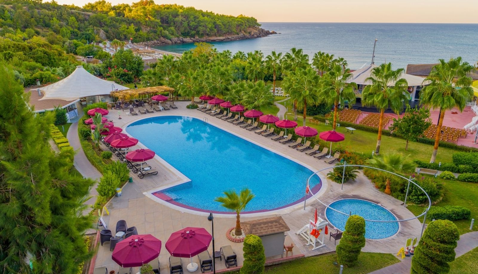 Piscina - Justiniano Deluxe Resort – All Inclusive
