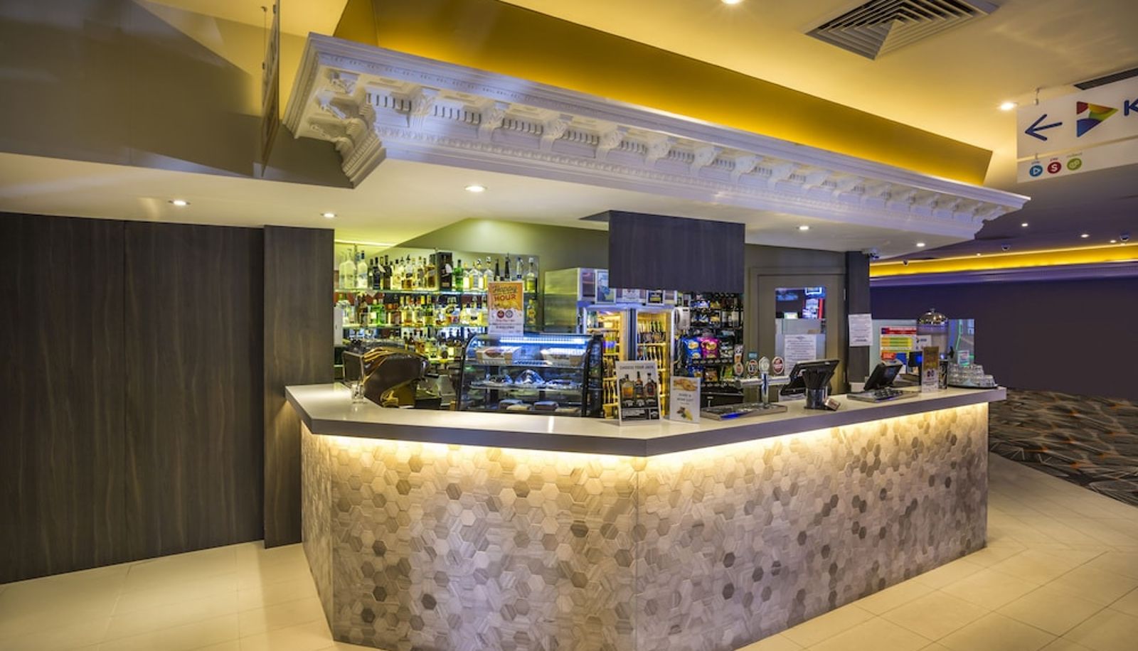 Rezeption - Nightcap at Sylvania Hotel