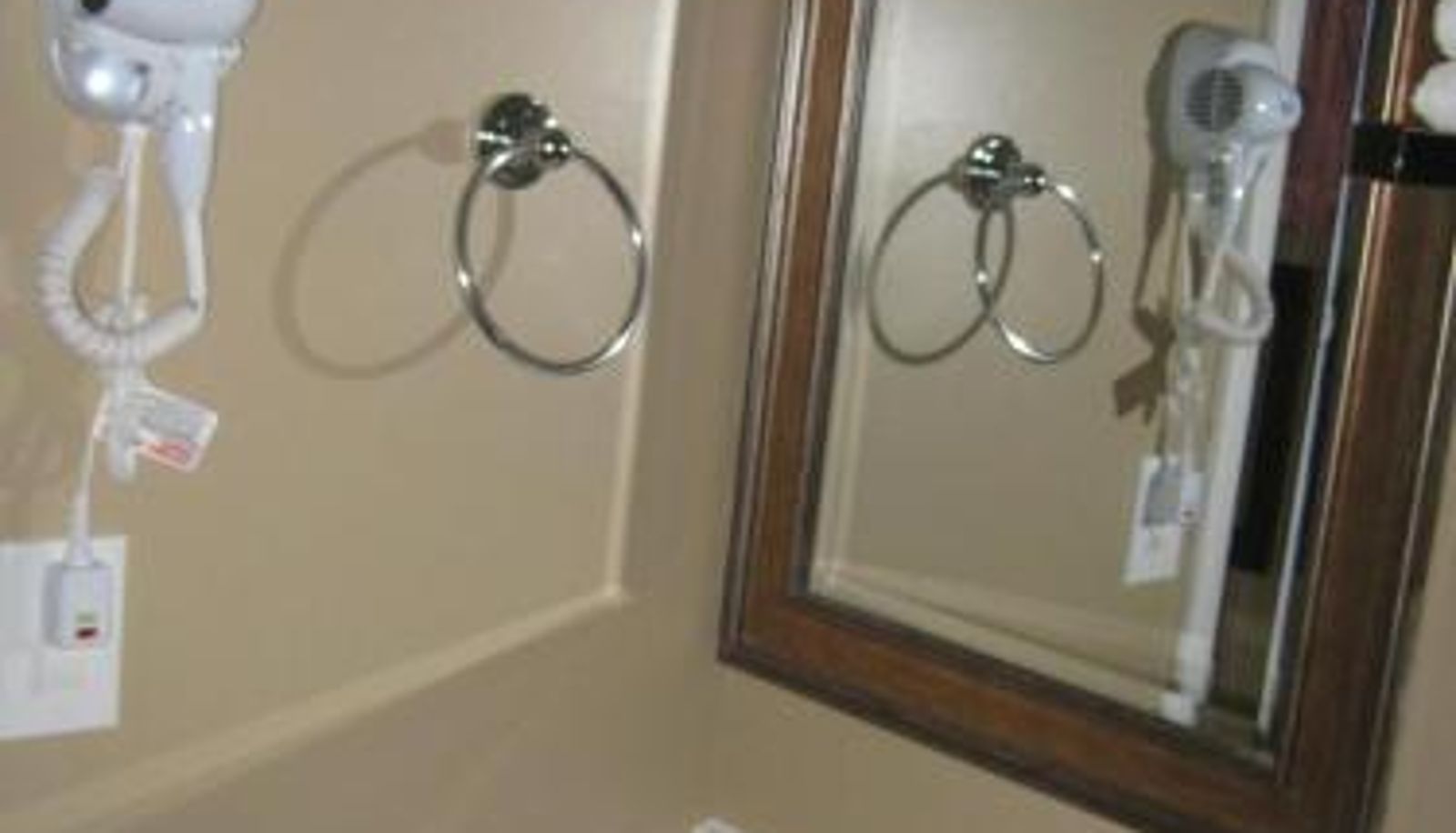 Info - Brookside Motel & Cabins