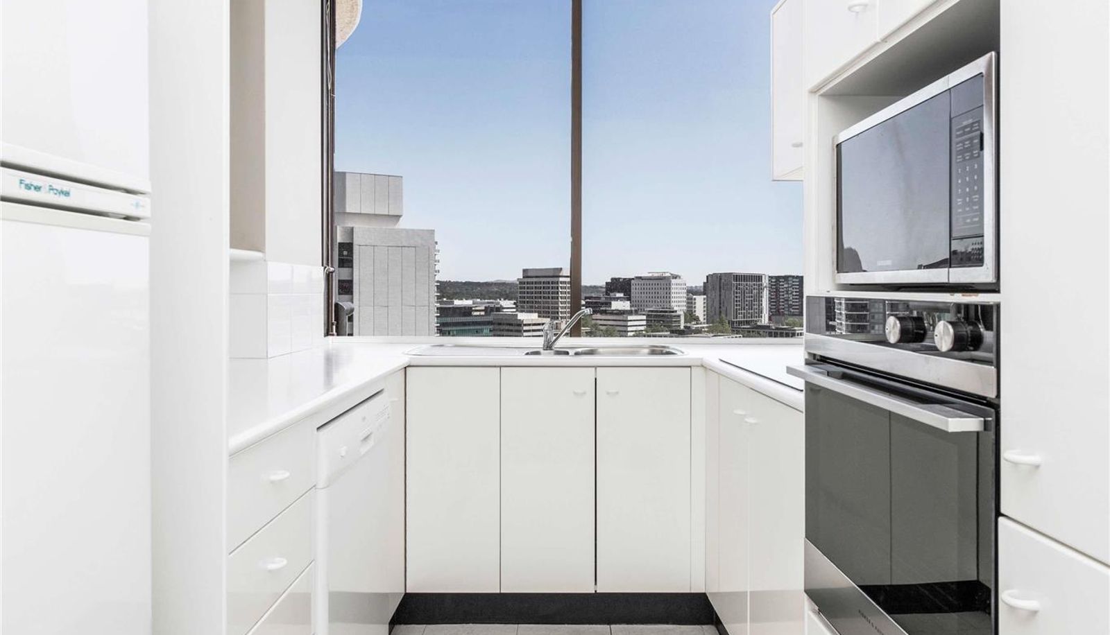 Zimmer - BreakFree Capital Tower Canberra