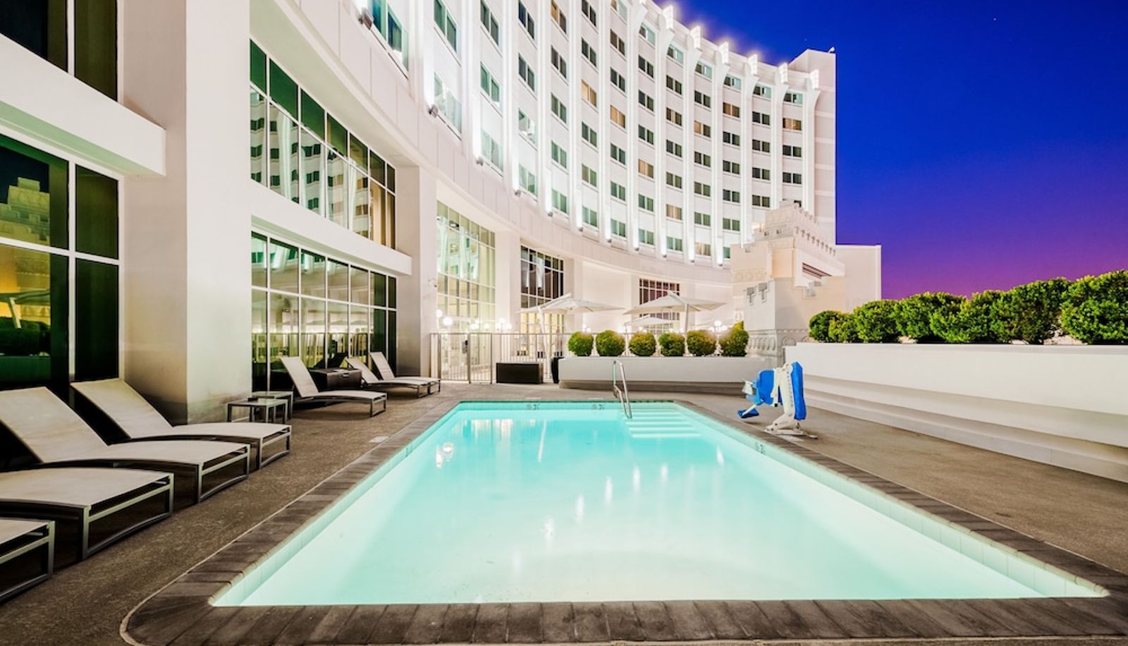 Piscina - The Commerce Casino & Hotel