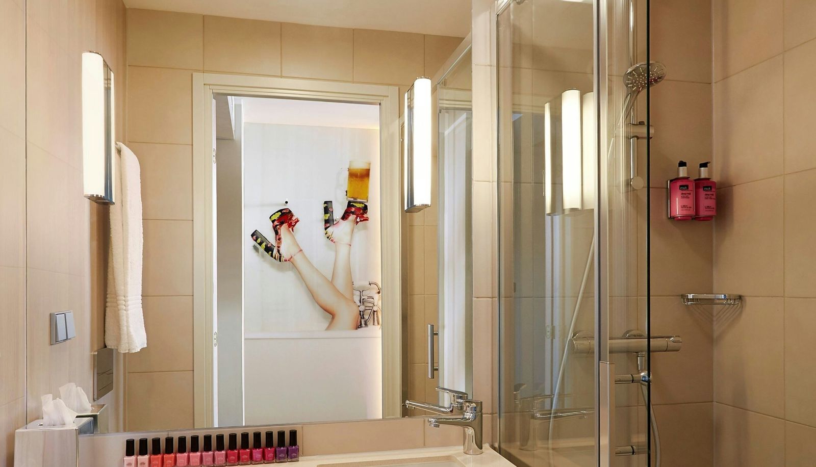 Room - Moxy Munich Airport