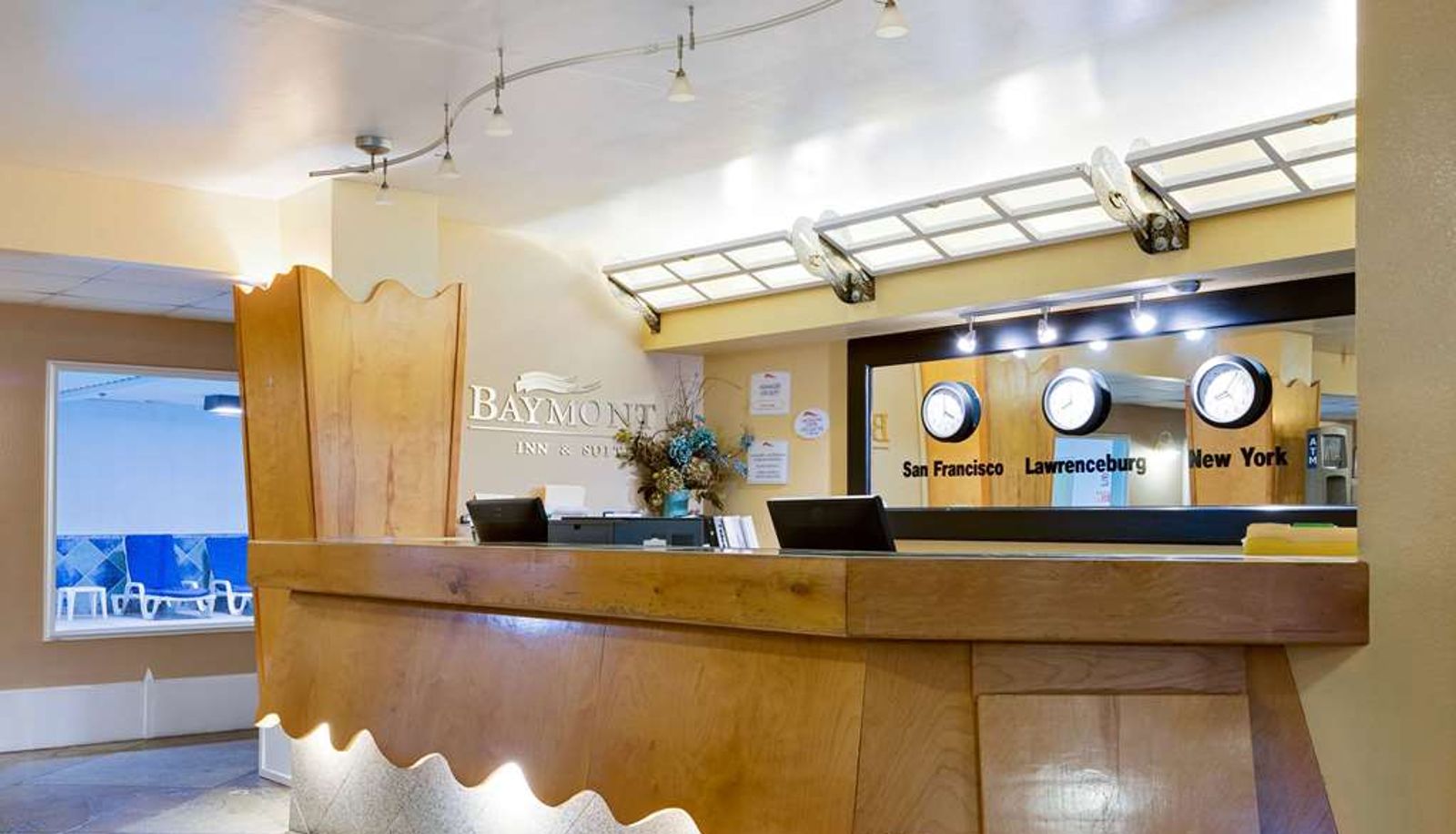 Lobby - Baymont by Wyndham Lawrenceburg