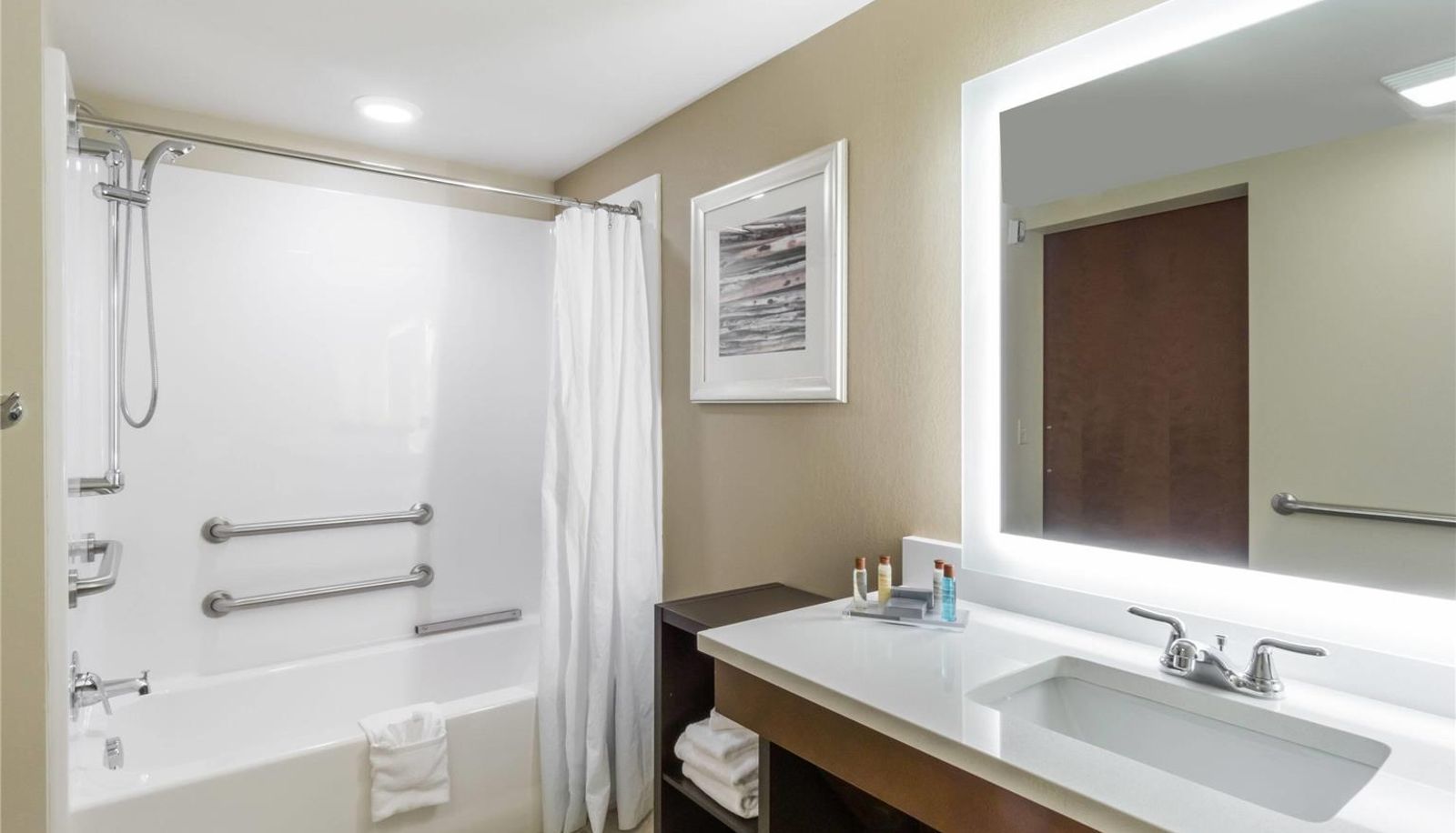 Room - Hawthorn Suites by Wyndham Wheeling at the Highlands