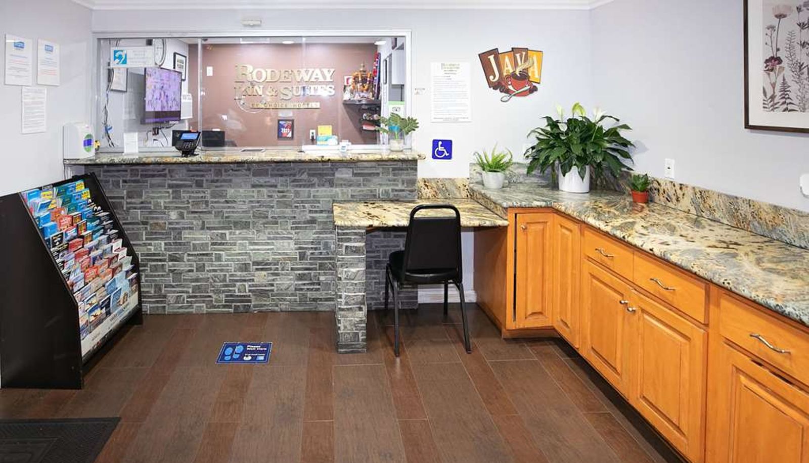 Salón - Rodeway Inn & Suites