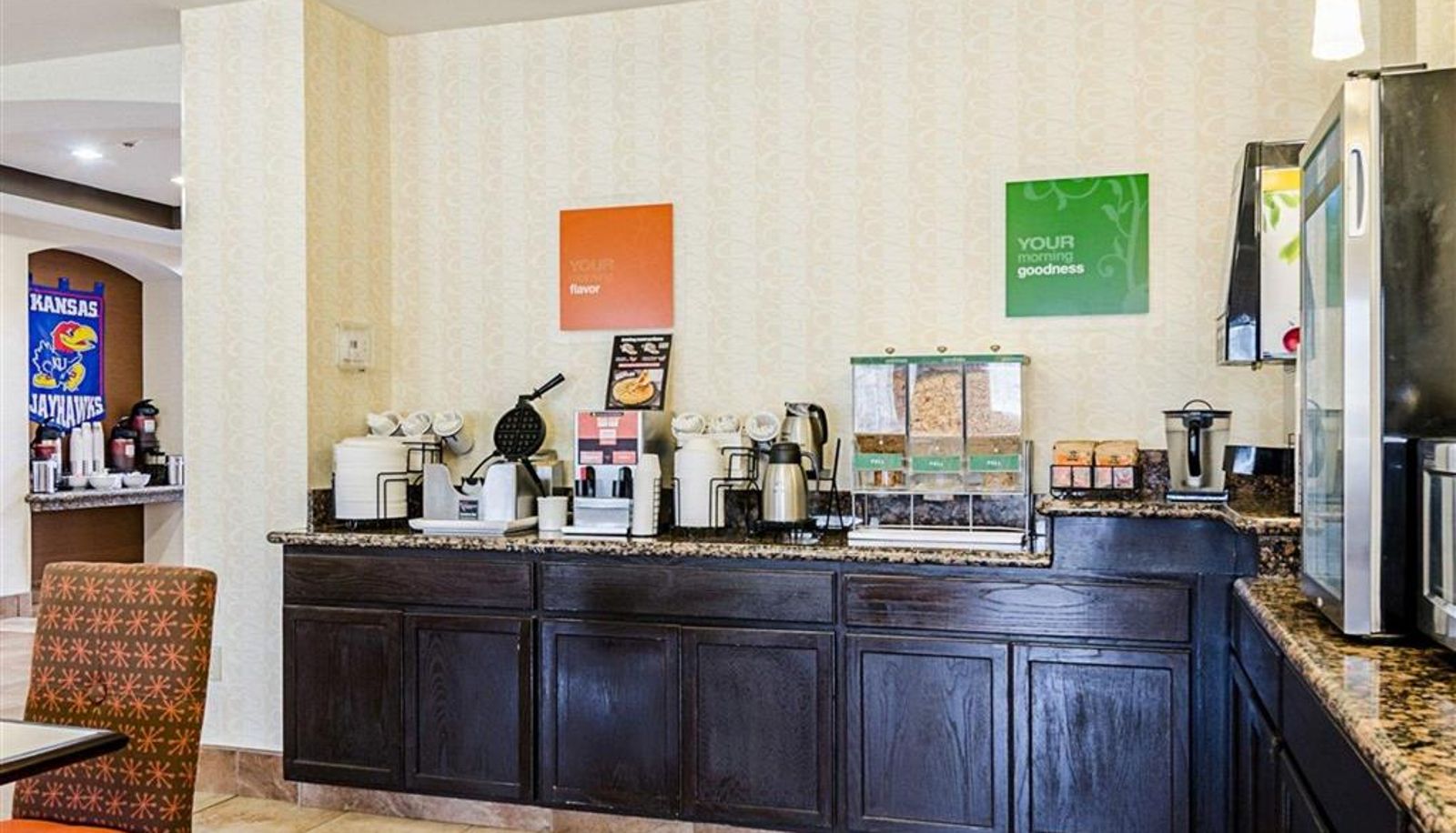 Restaurant - Comfort Inn & Suites Lawrence - University Area