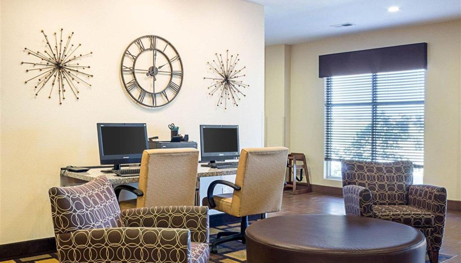 Lobby - Quality Inn & Suites Minot North