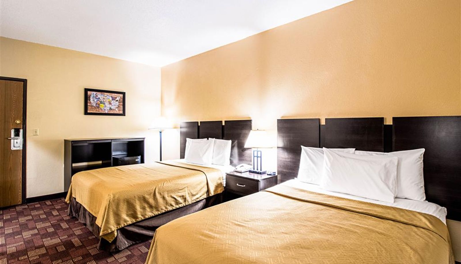 Room - Econo Lodge Watertown
