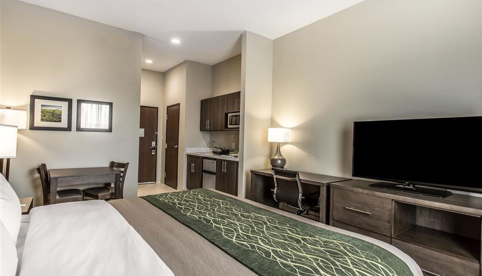 Camera - Comfort Inn & Suites Snyder