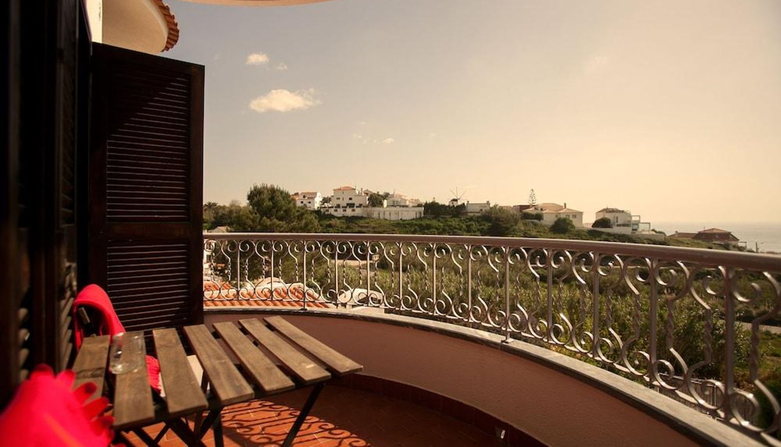 Budget room (single) - Ericeira Chill Hill Hostel & Private Rooms - Peach Garden