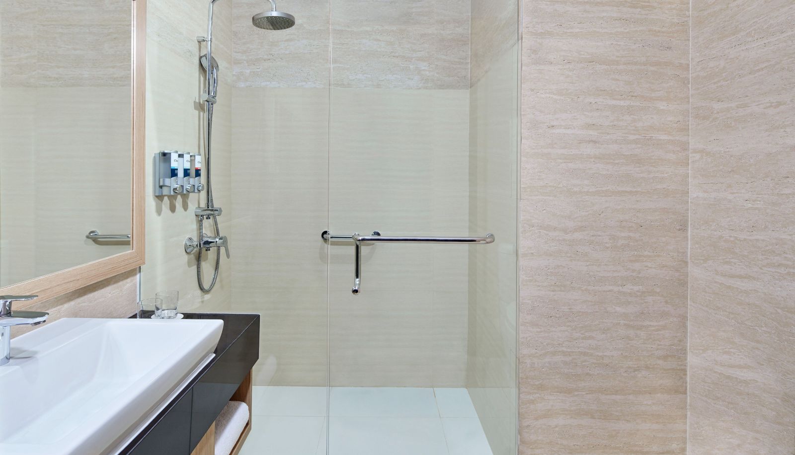 Zimmer - Four Points by Sheraton Makassar