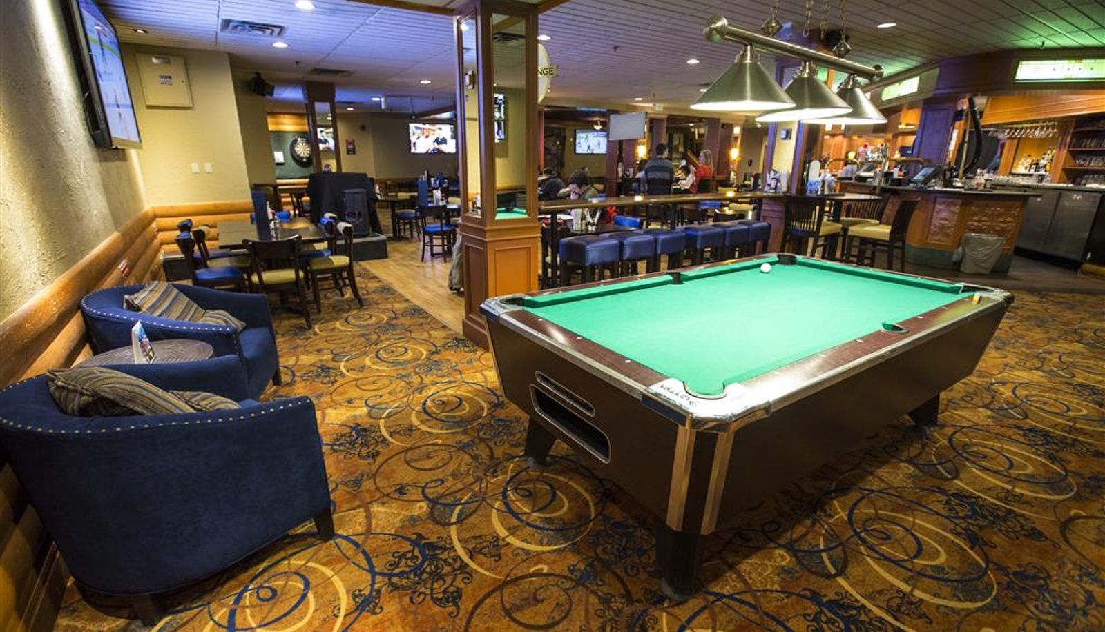 Bar - Lake Louise Inn