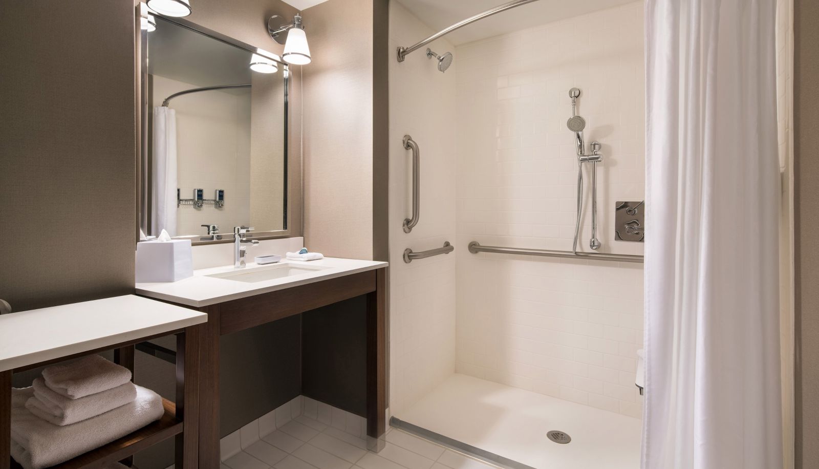 Camera - Four Points by Sheraton at Phoenix Mesa Gateway Airport