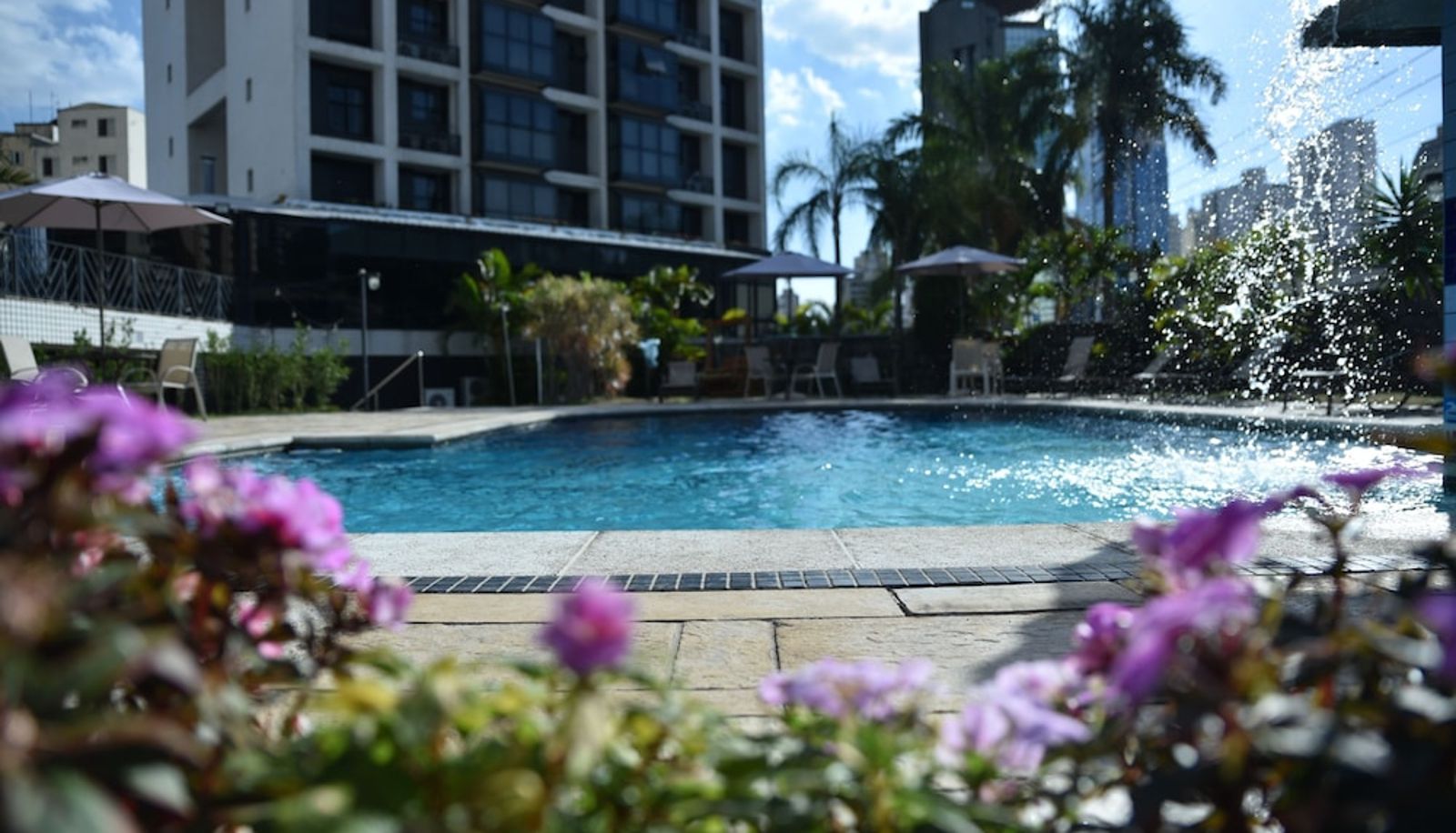 Piscina - Plaza Inn Small Town Flat