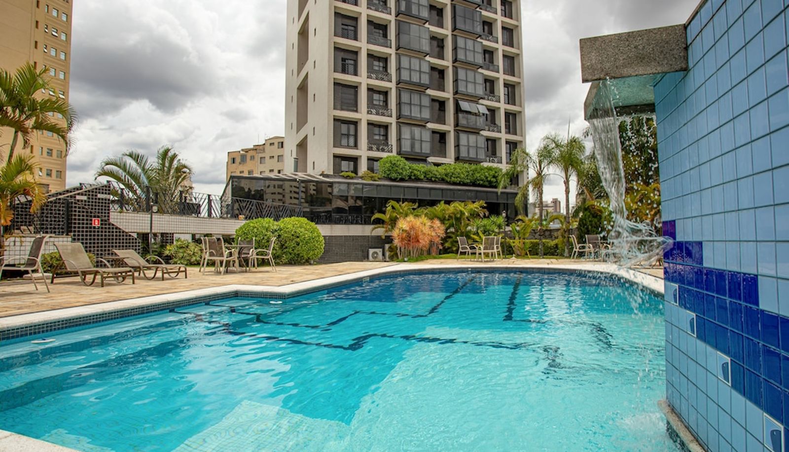 Piscina - Plaza Inn Small Town Flat