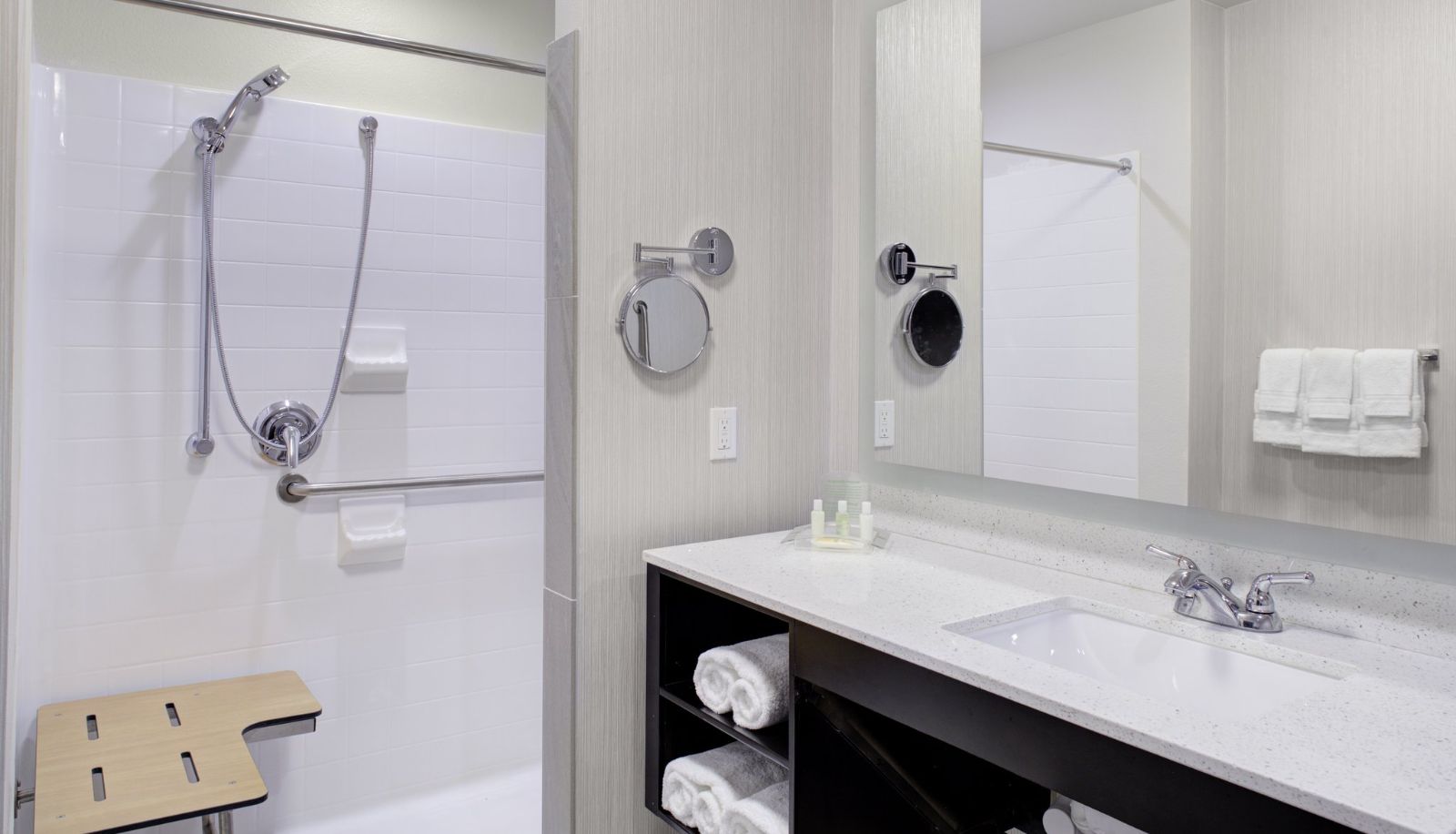 Room - Holiday Inn WINDSOR - WINE COUNTRY by IHG
