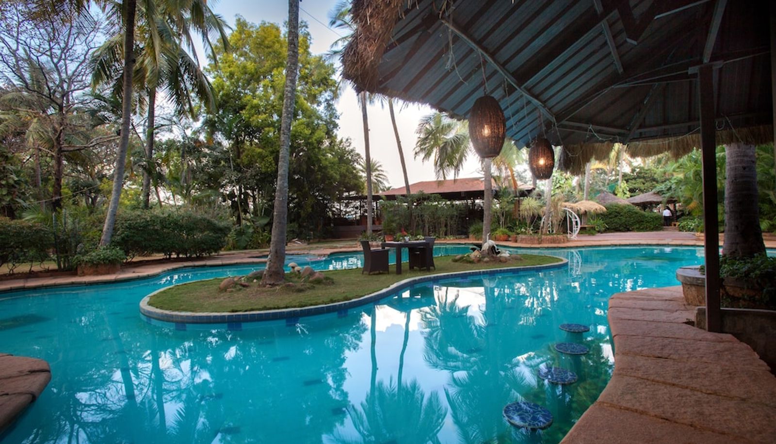 Basen - Holiday Village