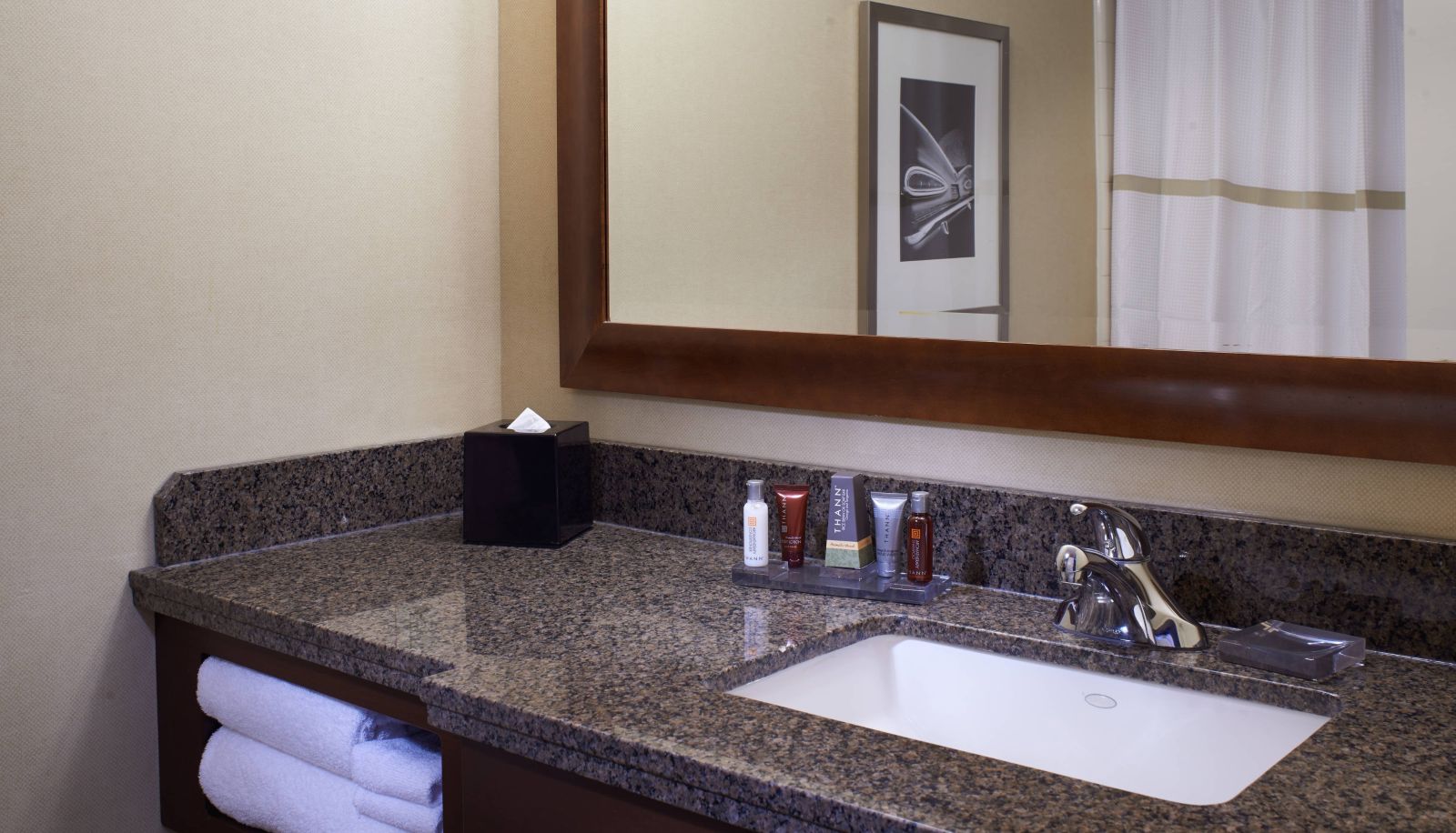 Room - Detroit Marriott at the Renaissance Center