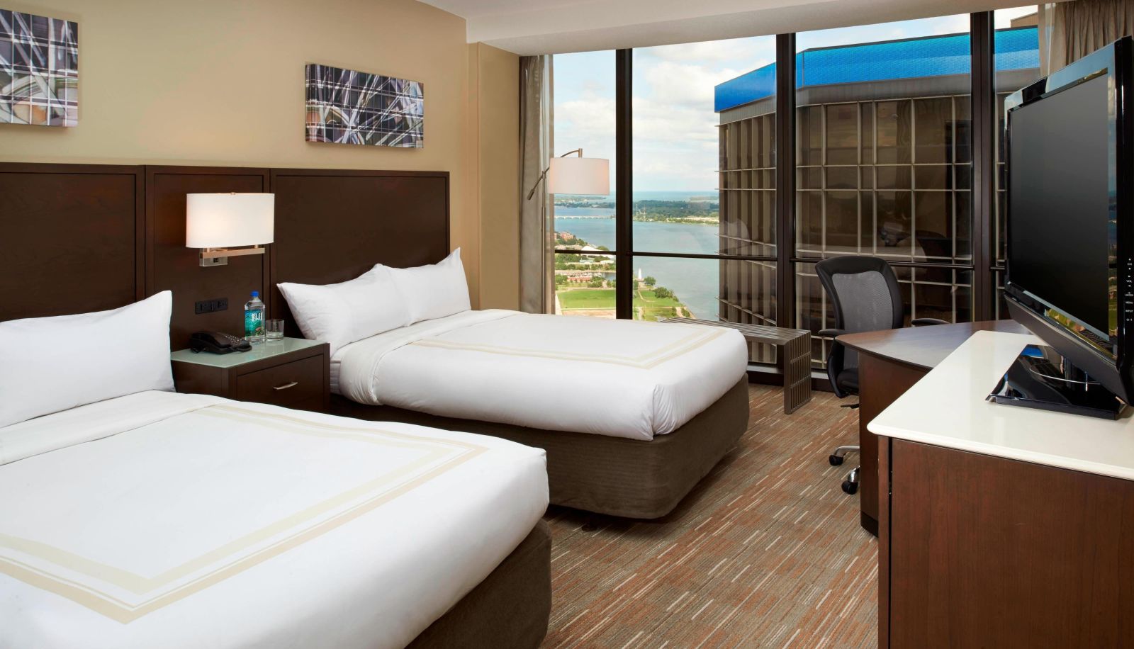 Room - Detroit Marriott at the Renaissance Center