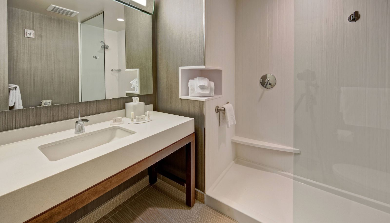 Zimmer - Courtyard by Marriott Kansas City Downtown Convention Center