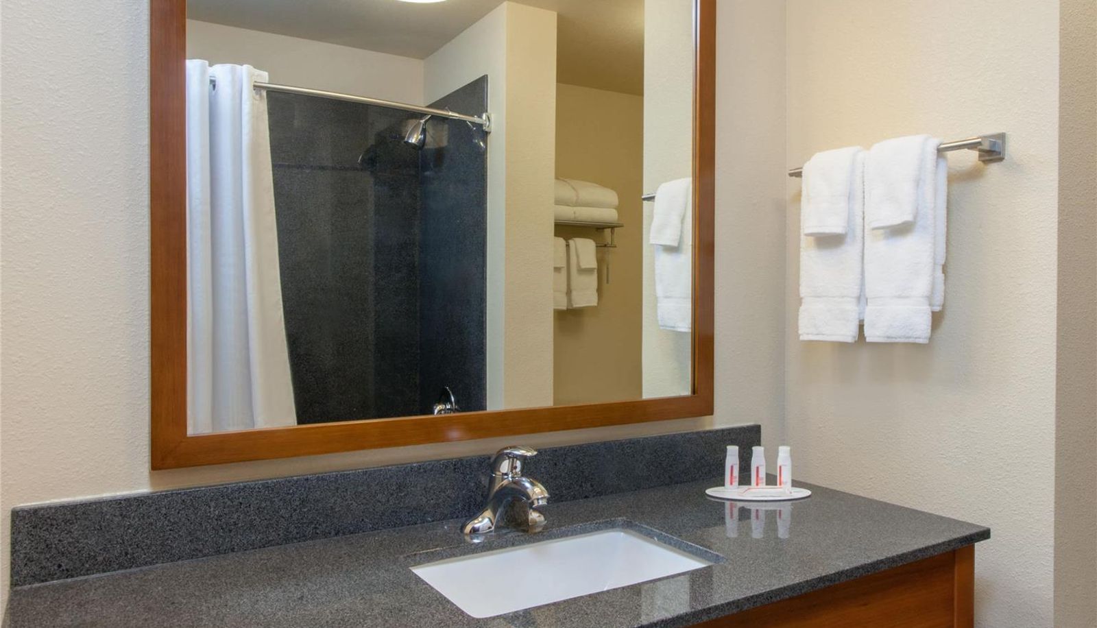 Zimmer - Baymont by Wyndham Grand Forks