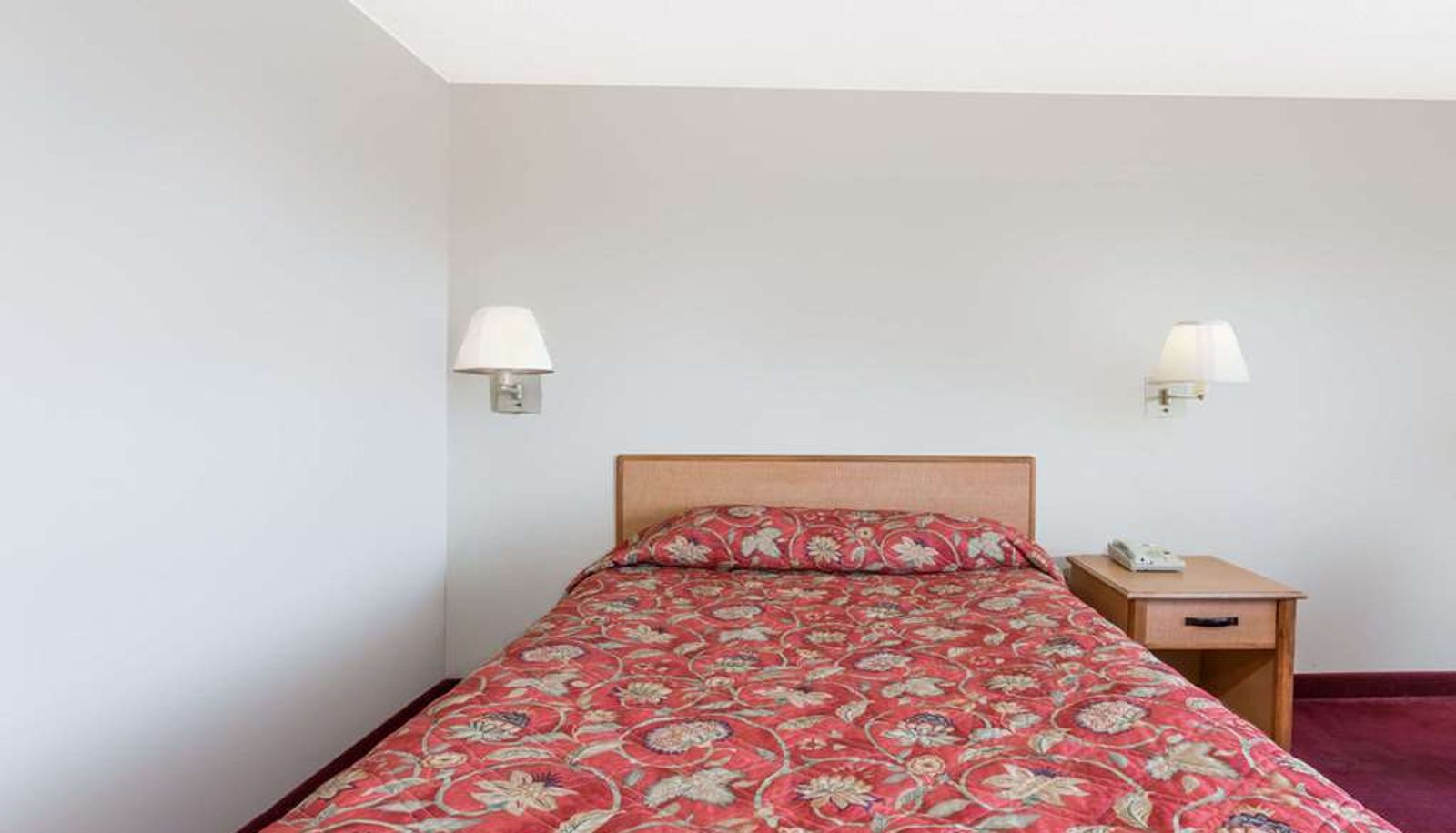 Zimmer - KNIGHTS INN FREDERICKSBURG