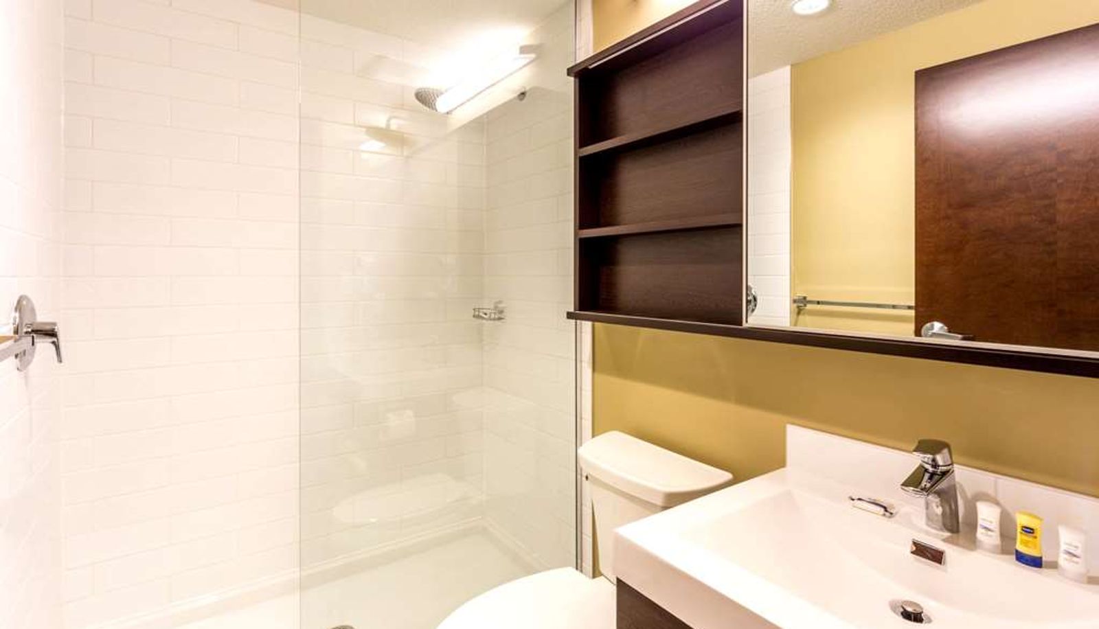 Zimmer - Microtel Inn & Suites by Wyndham Whitecourt