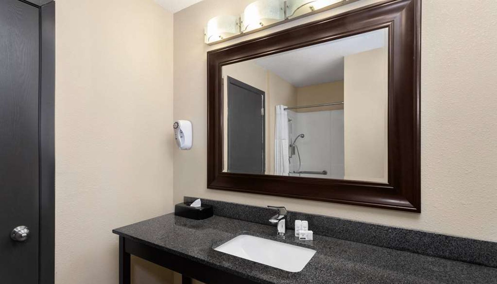 Room - Super 8 by Wyndham Copley Akron