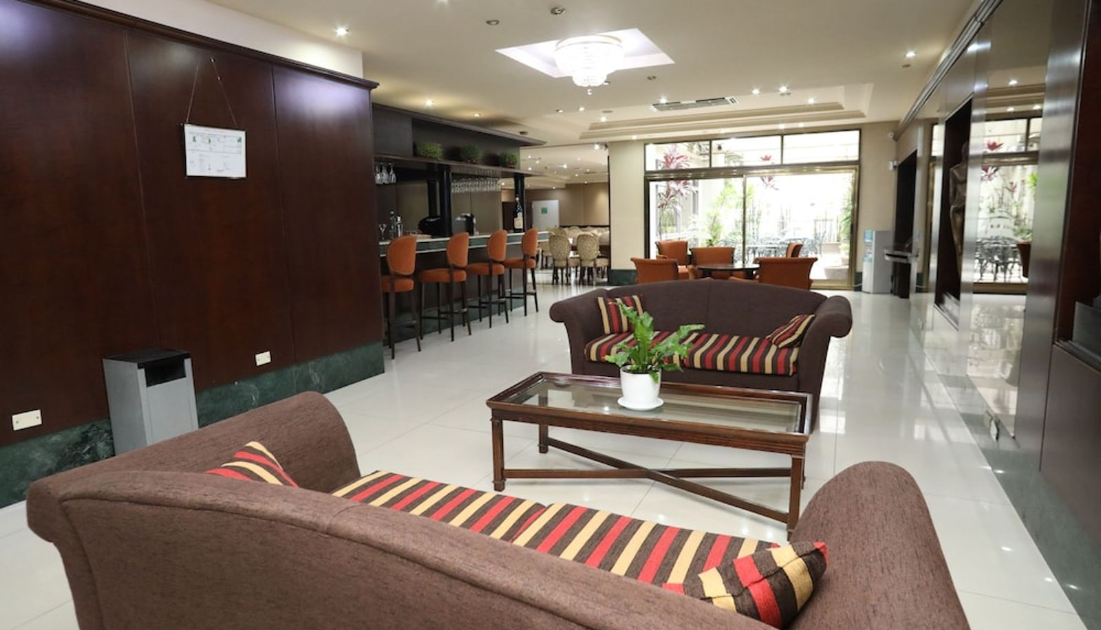 Recepción - HR Esmeralda Luxor
