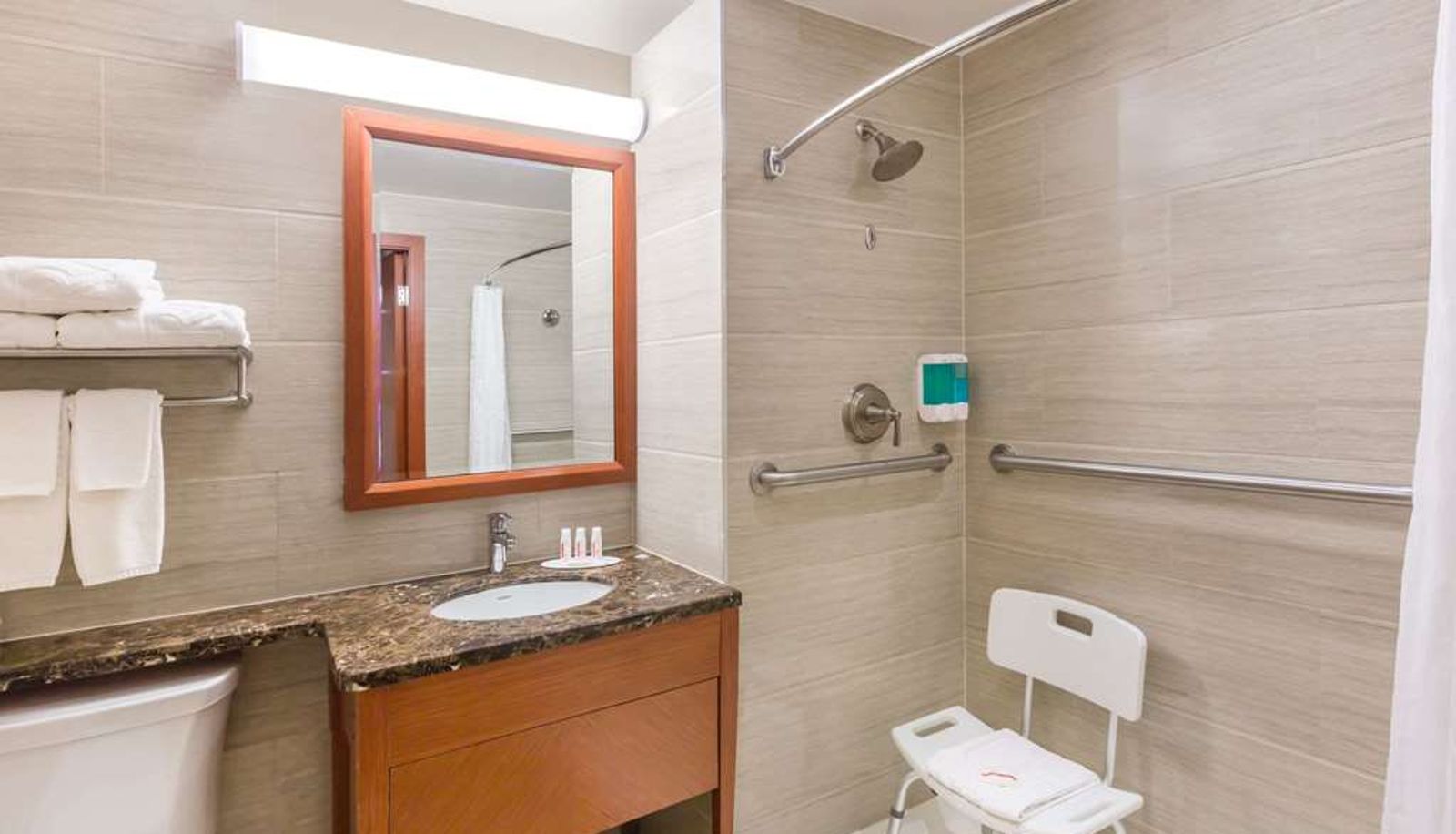 Zimmer - Ramada by Wyndham Flushing Queens