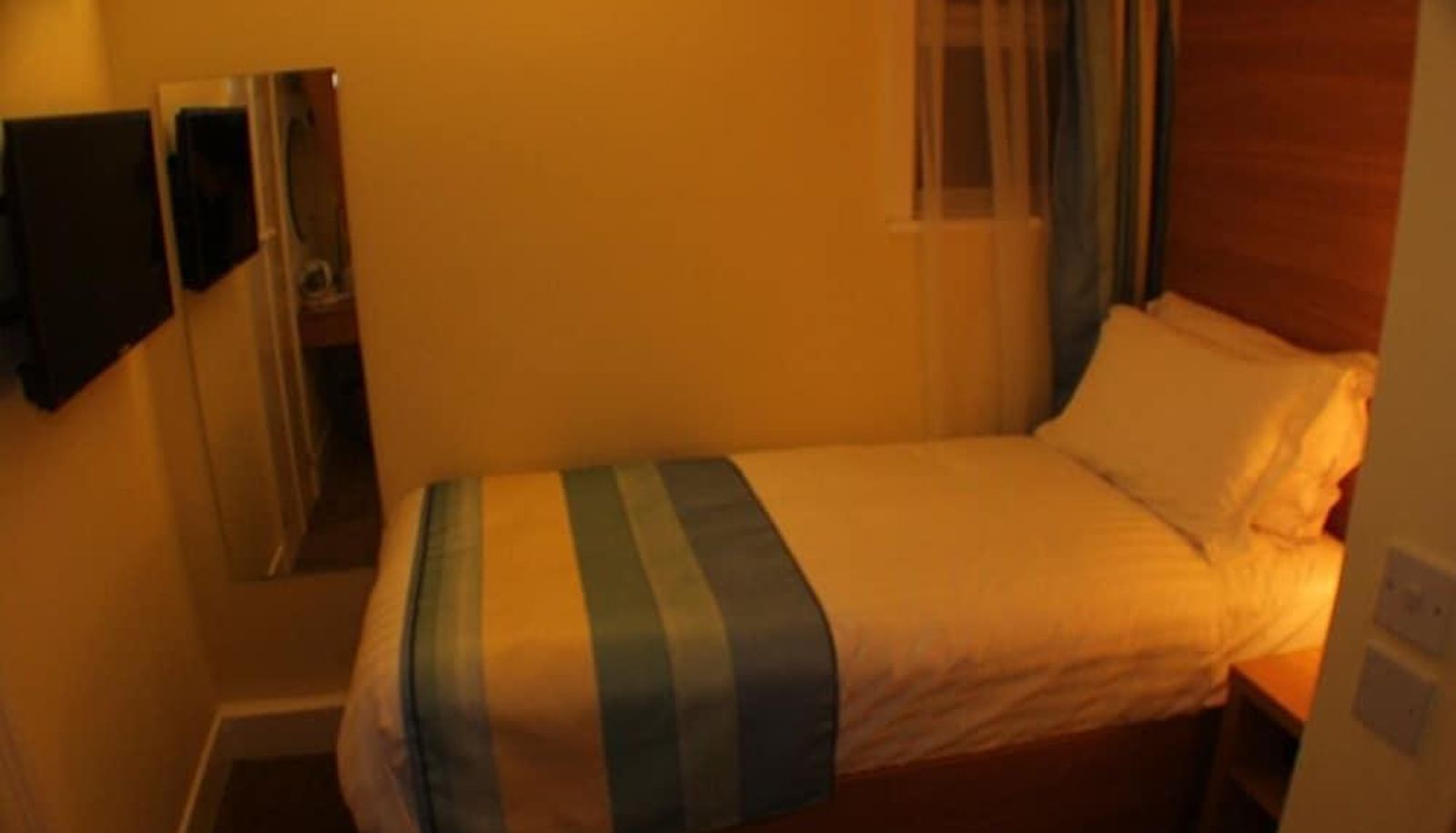 Standard room - The Drake Hotel