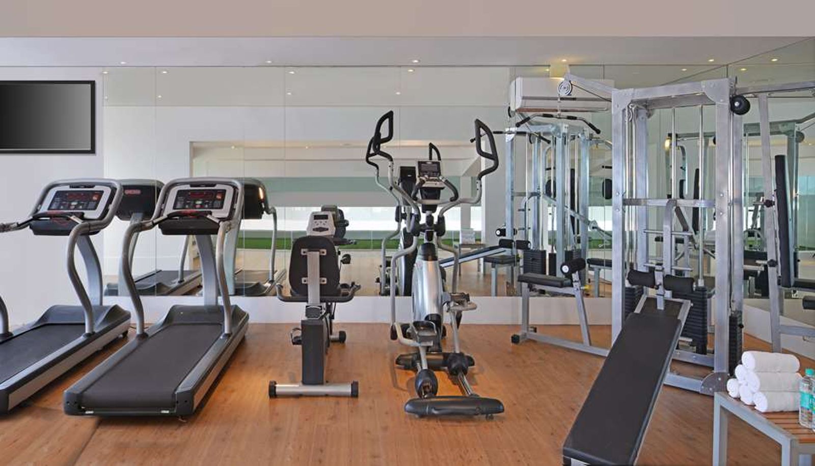 Zona de bienestar y gimnasio - Country Inns & Suites By Radisson Manipal